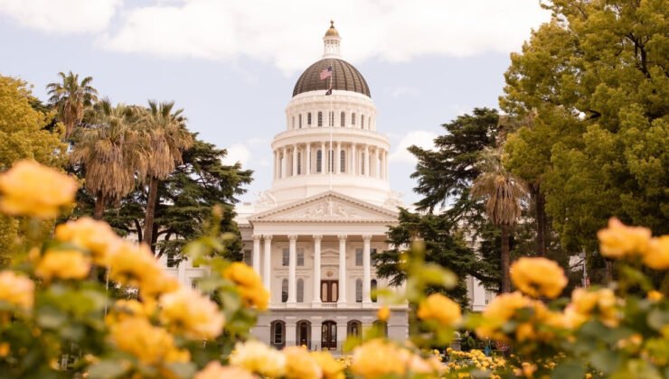 California, devlet teknolojisi yenilemesi için Ripple ve Coinbase’i seçti.